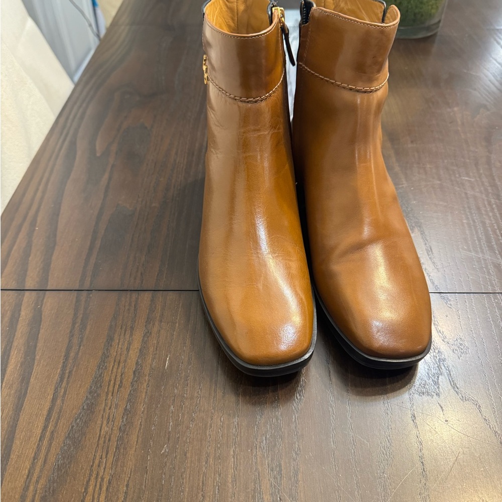 Tory Burch Black and Brown Ankle Boots Brand New, never worn. - Picture 3 of 4